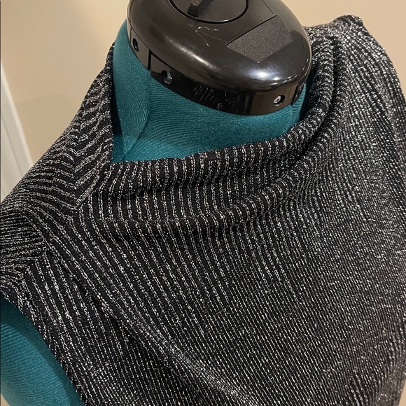 Lane Bryant Elegant Black and Silver Knit Top 18/20 Plus - Picture 7 of 9